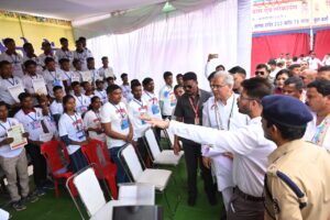 मुख्यमंत्री ने कोंडागांव जिले के 515 युवाओं को बांटा नियुक्ति पत्र युवाओं को रोजगार से जोड़ने की पहल को सराहा 1 1276 02