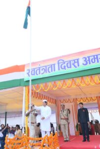 Gariyaband: स्वतंत्रता दिवस पर संसदीय सचिव विकास उपाध्याय ने किया ध्वजारोहण, परेड की सलामी ली 1 Screenshot 2023 0816 090110