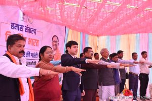 जिले के ग्राम बारूका से विकसित भारत संकल्प यात्रा की हुई शुरुआत, प्रधानमंत्री नरेंद्र मोदी और मुख्यमंत्री विष्णुदेव साय वीडियो कांफ्रेंसिंग के माध्यम से हुए शामिल 2 IMG 20231216 WA0371