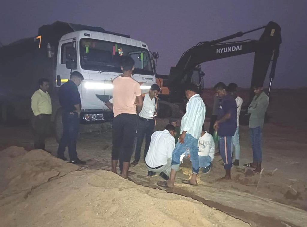 अवैधअवैध रेत खनन