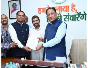 निवेशकों की पैसा वापसी की मांग को लेकर.. छ. ग. अभिकर्ता उपभोक्ता सेवा संघ, सहारा संगठन के प्रतिनिधि मंडल ने .. मुख्यमंत्री से किया मुलाकात 1 img 20240529 wa05115570539541085747004