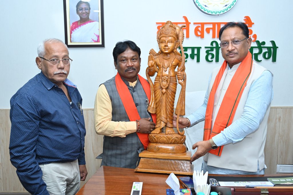 सांसद महेश कश्यप