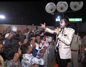 जिला स्तरीय राज्योत्सव में नितिन दुबे ने बांधा शमा, चंदा रे.. रायगढ़ वाले राजा.. हाय मोर कोचई पान.. गीत पर जमकर झूमे लोग 2 नितिन दुबे सिंगर