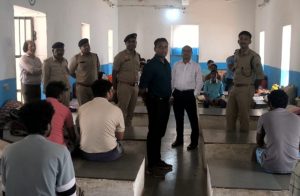 जिले के कलेक्टर व पुलिस अधीक्षक उप जेल का किया आकास्मिक निरीक्षण 1 कलेक्टर व पुलिस अधीक्षक उप जेल निरीक्षण